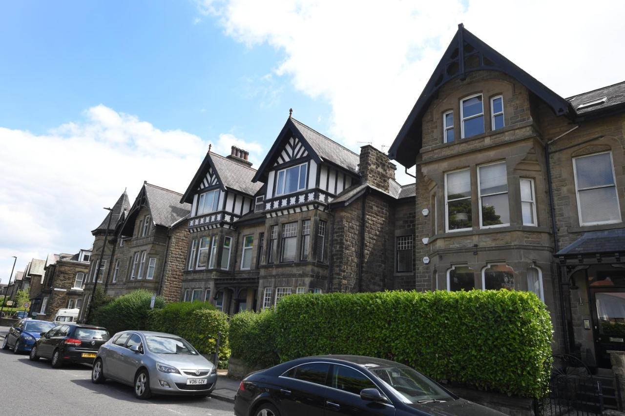 Harrogate Holiday Apartments - Courtyard Mews - Garden Exterior photo